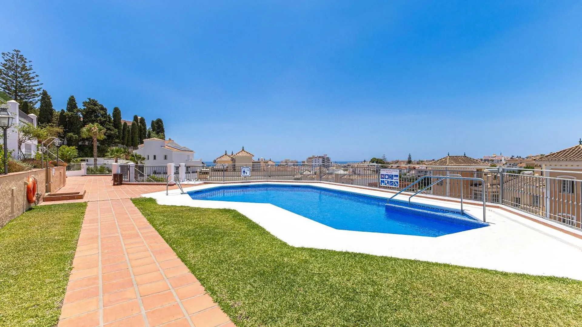 Apartment Townhouse Close To Burriana Nerja