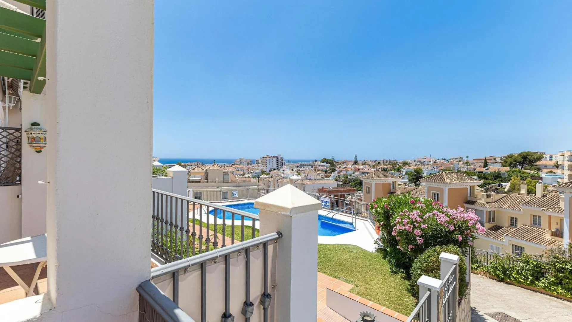 Townhouse Close To Burriana Nerja Apartment