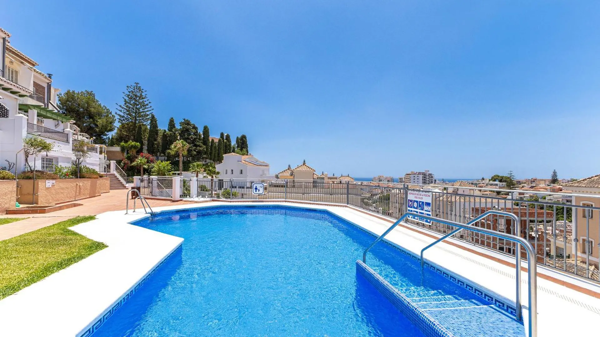 Apartment Townhouse Close To Burriana Nerja Spain