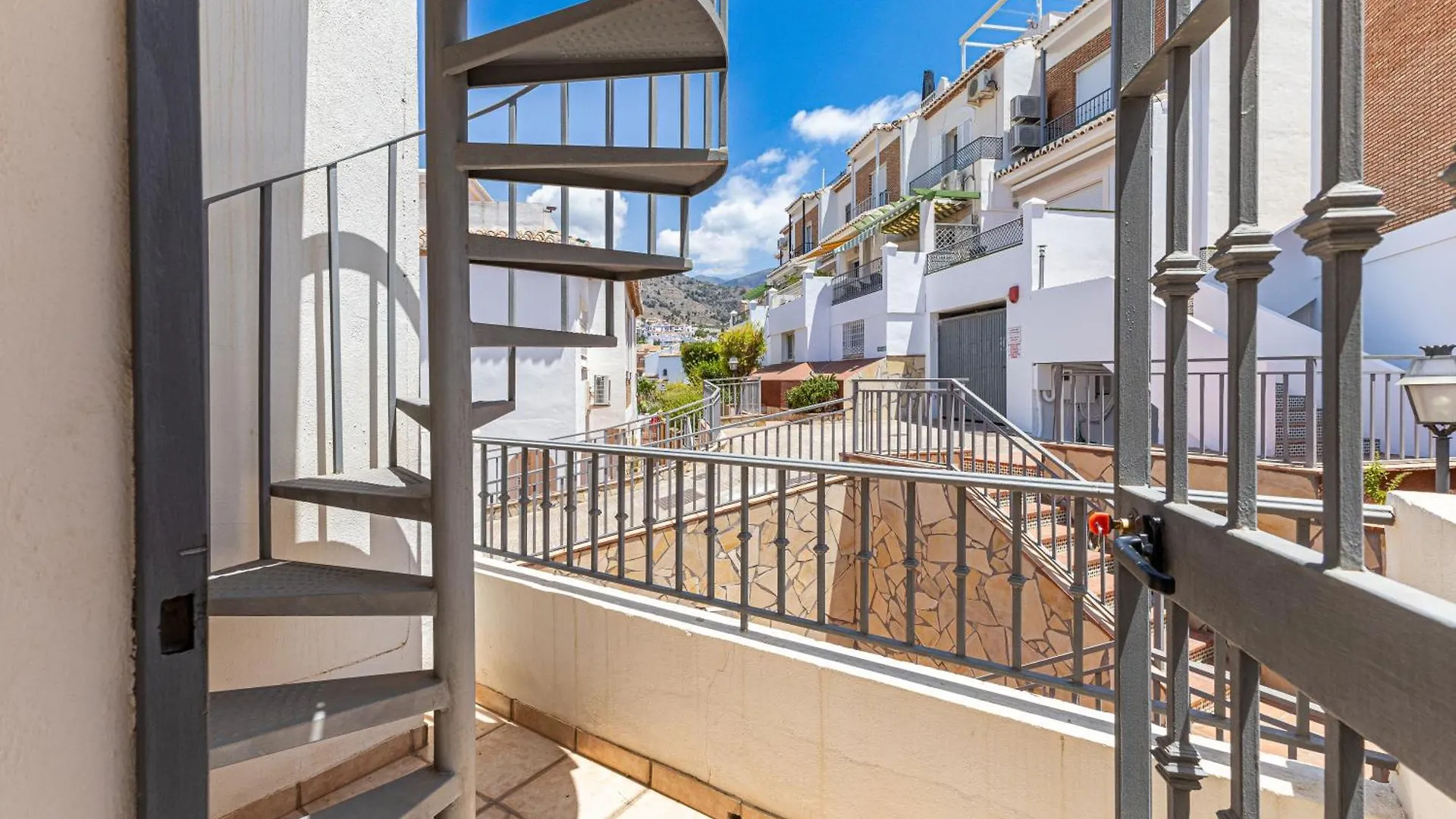 Apartment Townhouse Close To Burriana Nerja